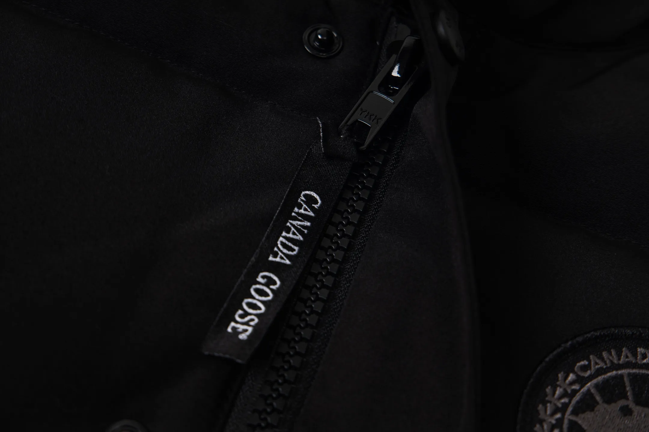 P360 Canada Goose/Canada Goose #Freestyle Crew 4154M Men’s and Women’s Vest Down# ➖ Imported Behringer embroidery machine with customized 10,000-needle embroidery logo! ➖ Imported 21-count polyester-cotton blended original fabric, using Feather-Light 10D waterproof coating fabric, made of 84.5% polyester fiber and 15.5% cotton, 100% the best feel in the entire network! ➖ The genuine official website uses the national standard 80 white duck down, and will never be misled by false claims such as 90 down or goose down! ➖ 100% nylon nylon lining with double double-layer sealing design to prevent velvet from running away. Top-grade polar fleece is used in the collar and pockets to keep warm and comfortable! ➖ Yoshida YKK provides original custom-made electroplated sliders. YKK two-way lockable zippers are tight and smooth and will not peel off paint! ➖ 3M composite original Velcro is durable, and all accessories and hardware are disassembled and customized! ⛔No slander, no exaggeration, no need for too much copywriting, because it is focused, it is professional!  SIZE: XS S M L XL XXL